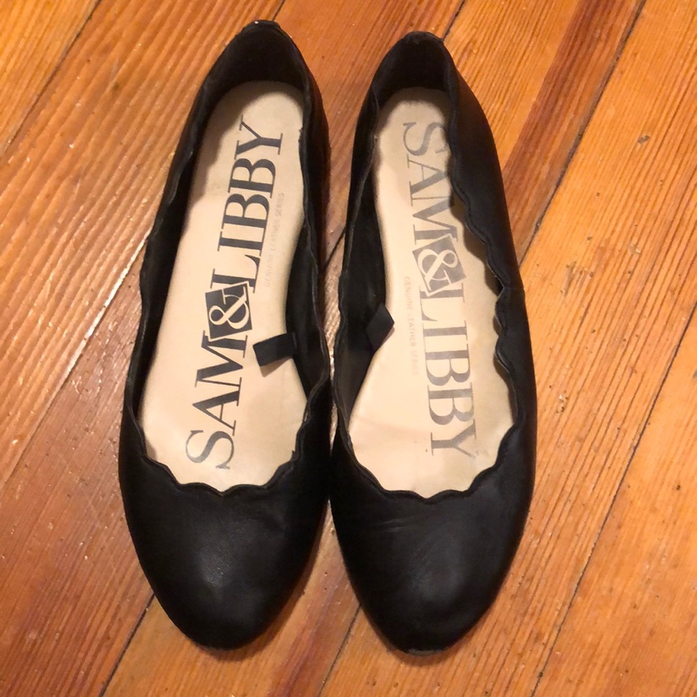 Scalloped black flats